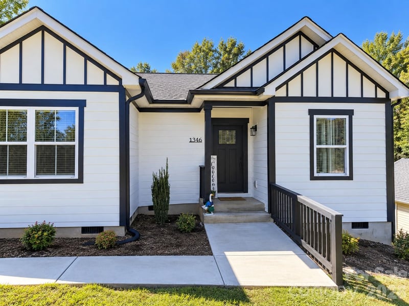 1346 39th Street Cir SW, Hickory, NC 28602