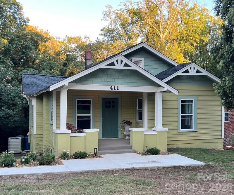 411 4th St SE, Hickory, NC 28602