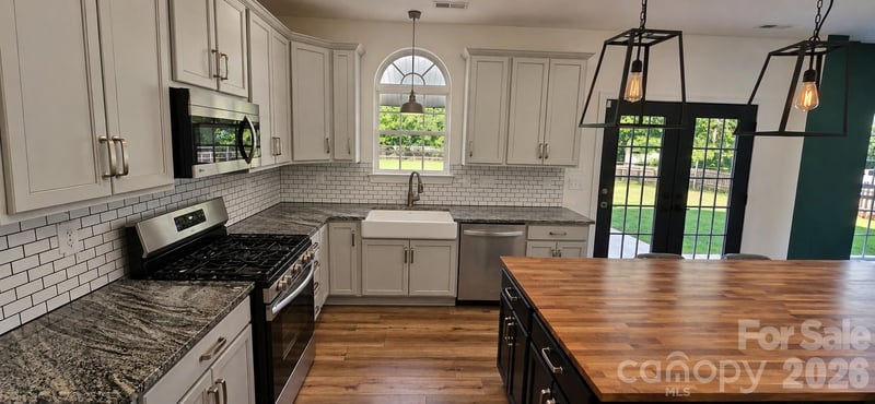 4954 Riverview Dr, Harrisburg, NC 28075