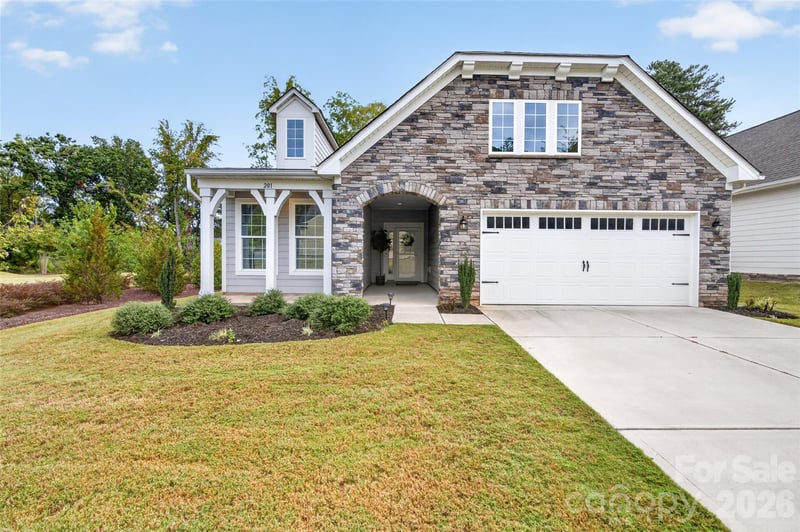 201 Picasso Ln, Mount Holly, NC 28120