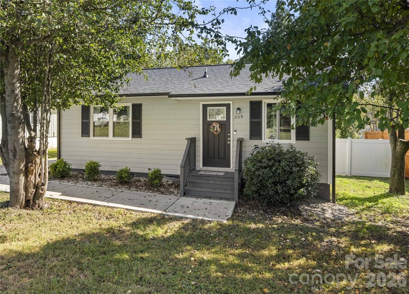 209 Rhyne St, Stanley, NC 28164