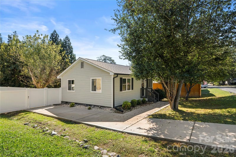209 Rhyne St, Stanley, NC 28164