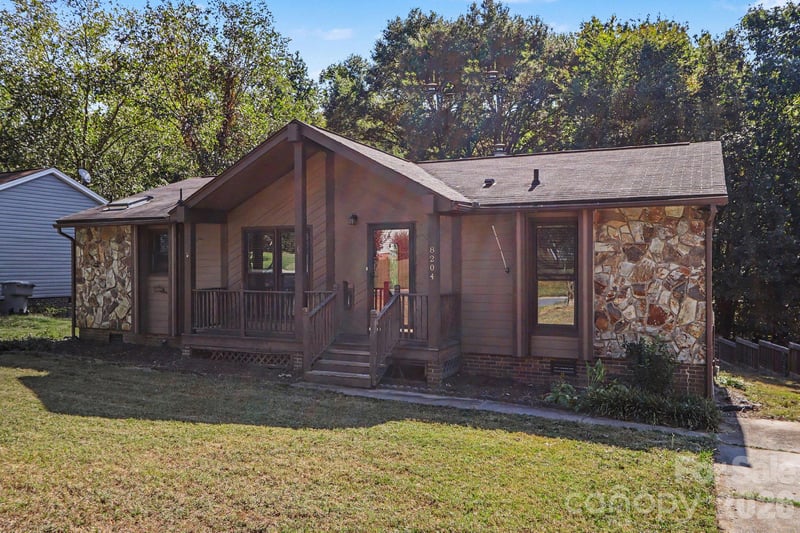 8204 Strawberry Point Dr, Charlotte, NC 28215