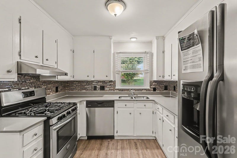 8204 Strawberry Point Dr, Charlotte, NC 28215