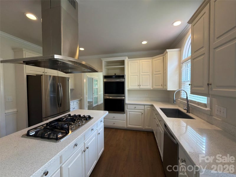4215 3rd St NW, Hickory, NC 28601