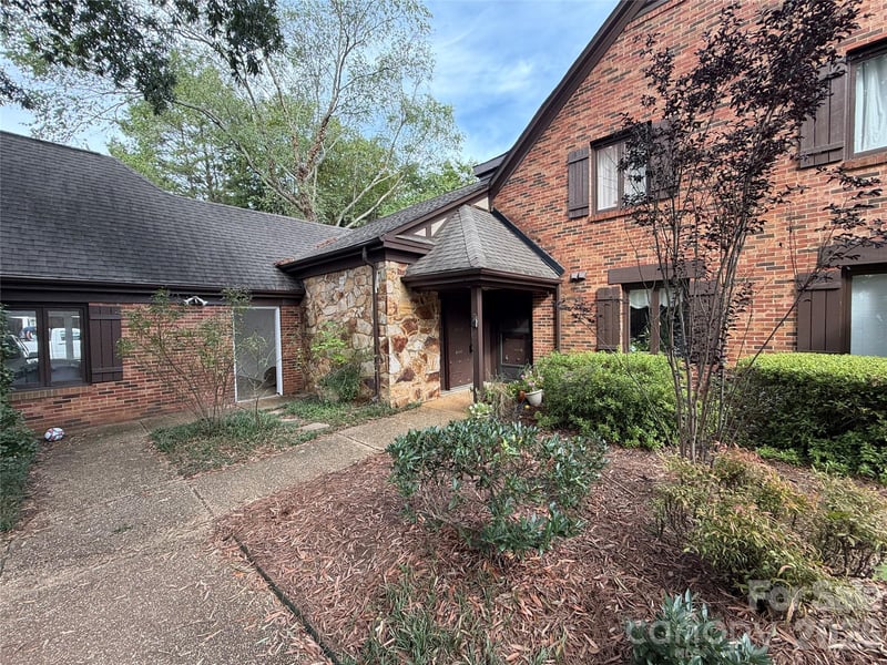 7022 Quail Hill Rd, Charlotte, NC 28210