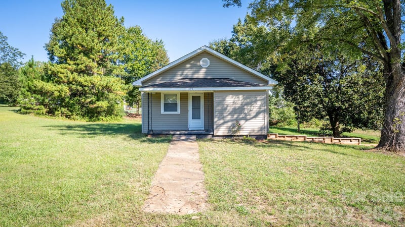135 Vinson Rd, Statesville, NC 28677