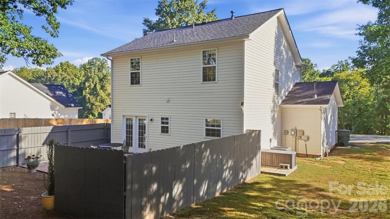1242 Laurel Woods Dr, Gastonia, NC 28052
