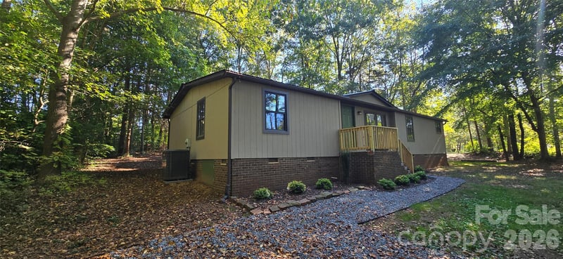 127 Louise Dr, Mooresville, NC 28115