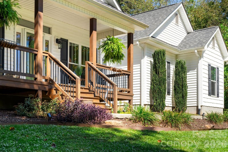 31 Willow Farm Rd, Fairview, NC 28730
