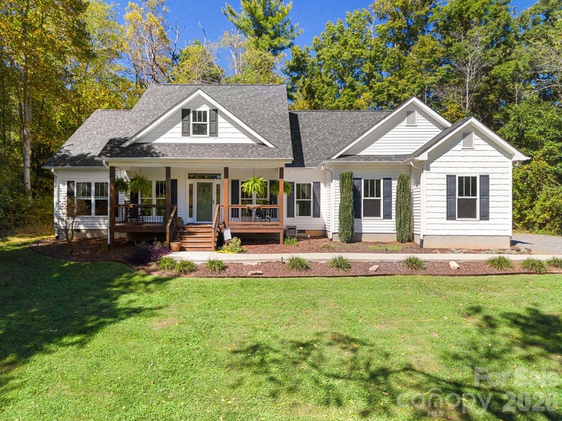 31 Willow Farm Rd, Fairview, NC 28730