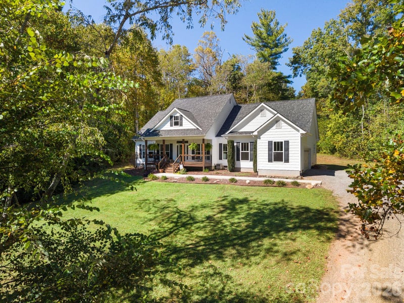 31 Willow Farm Rd, Fairview, NC 28730