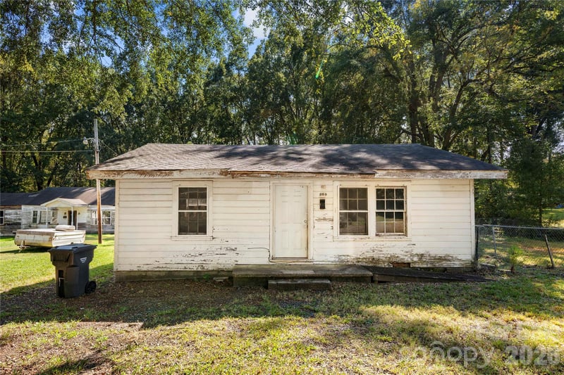 509 E Church St, Dallas, NC 28034