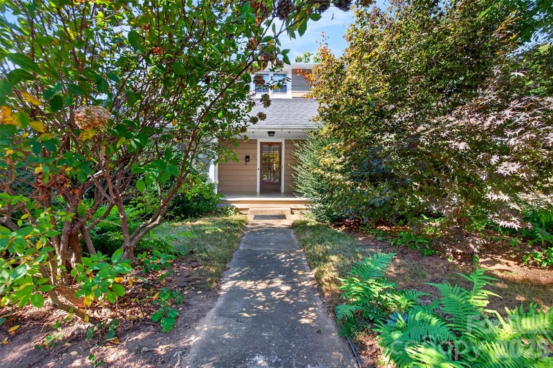 17 Darcy Ln, Asheville, NC 28804