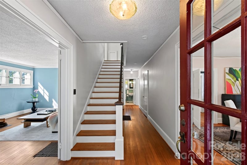 17 Darcy Ln, Asheville, NC 28804