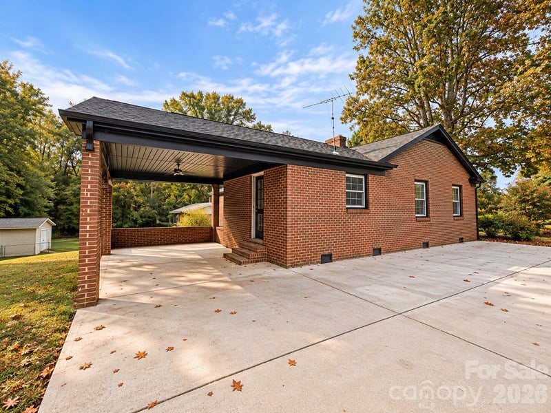 2808 28th St NE, Hickory, NC 28601
