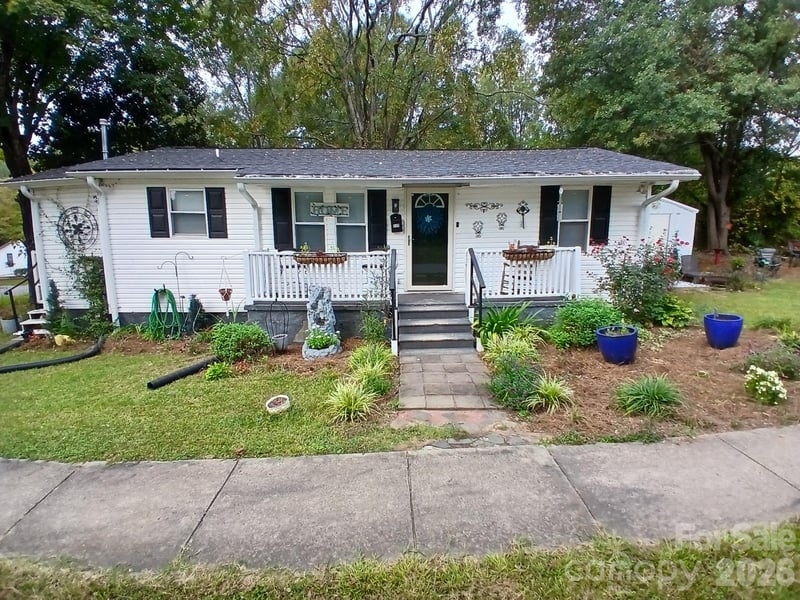 115 S Davis St, Dallas, NC 28034