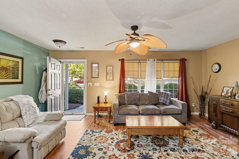 12732 Hennigan Place Ln, Charlotte, NC 28214