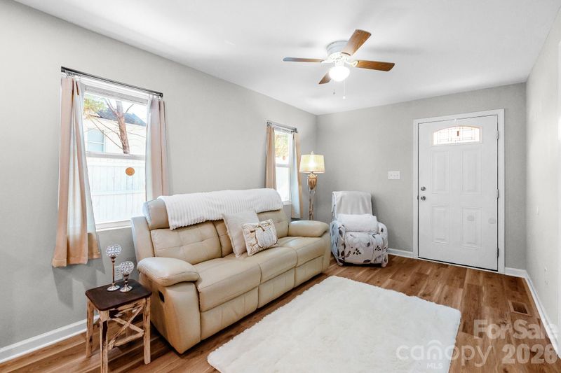 112 W Poplar St, Stanley, NC 28164