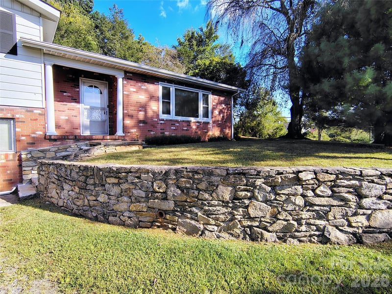 69 Alexander Rd, Weaverville, NC 28787