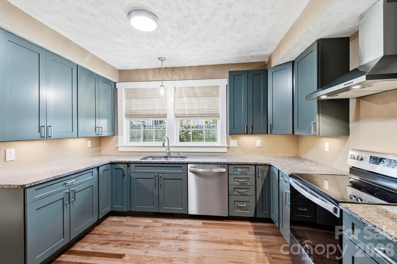 444 S Broad St, Brevard, NC 28712
