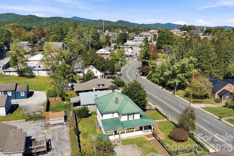 444 S Broad St, Brevard, NC 28712