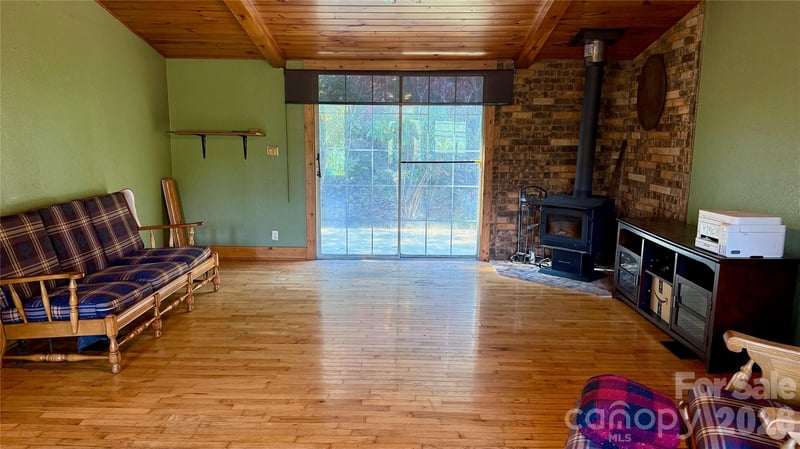898 Rock Creek Rd, Burnsville, NC 28714