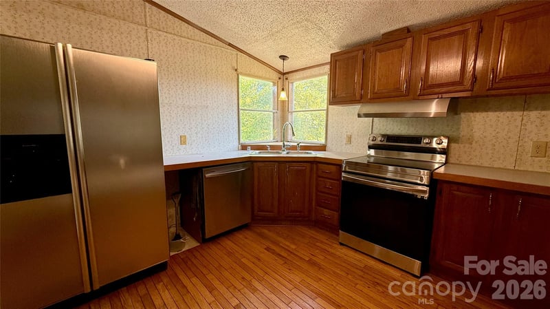 898 Rock Creek Rd, Burnsville, NC 28714