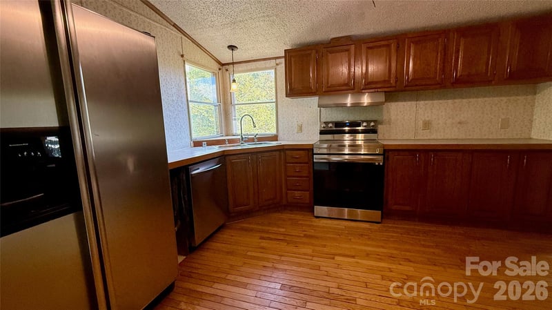 898 Rock Creek Rd, Burnsville, NC 28714