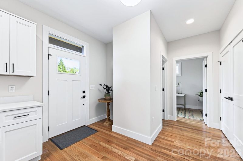 16 Mountain Song Ln, Asheville, NC 28806