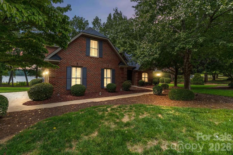 1106 Westlake Dr, Kannapolis, NC 28081
