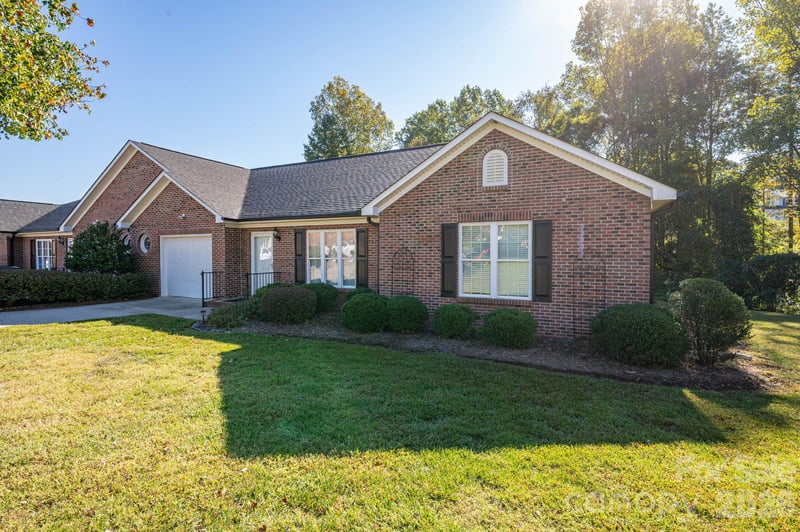 559 Queen Brogan Ct, Gastonia, NC 28054