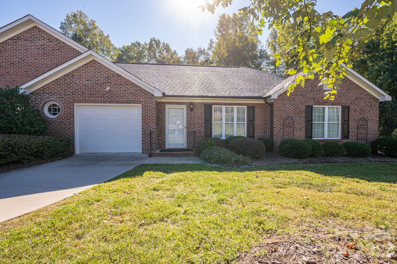 559 Queen Brogan Ct, Gastonia, NC 28054