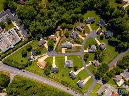 2065 Gary Ln, Hickory, NC 28602