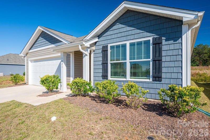 1021 Foxberry Ln, Maiden, NC 28650