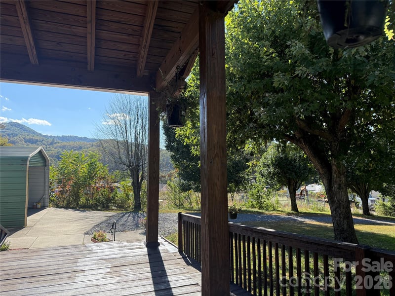 97 Fair Haven Dr, Burnsville, NC 28714