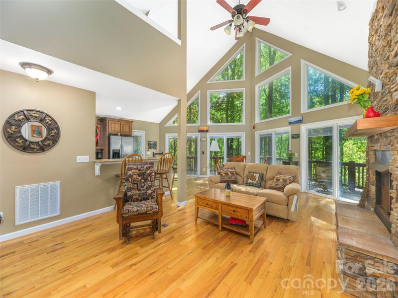 222 Serenity Dr, Waynesville, NC 28785