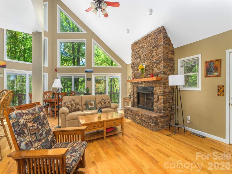 222 Serenity Dr, Waynesville, NC 28785