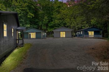 28 Collins Mountain Dr, Asheville, NC 28804