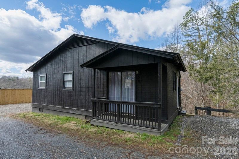28 Collins Mountain Dr, Asheville, NC 28804