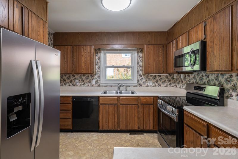 23 Wagon Rd, Asheville, NC 28805