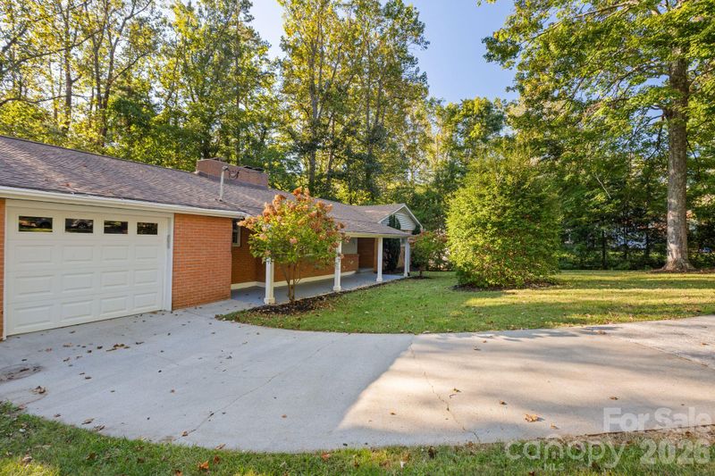 32 Oak Forest Dr, Asheville, NC 28803