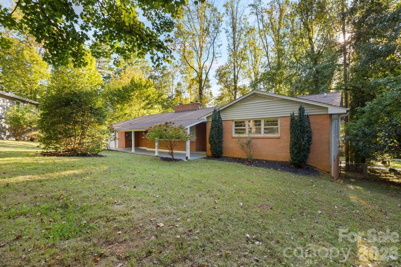 32 Oak Forest Dr, Asheville, NC 28803