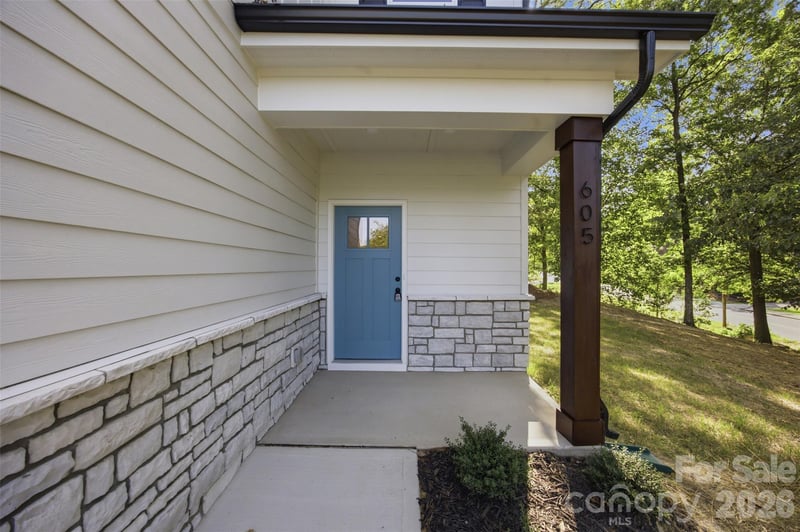605 Coulwood Dr, Charlotte, NC 28214