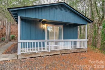 36 Collins Mountain Dr, Asheville, NC 28804