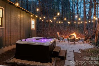 36 Collins Mountain Dr, Asheville, NC 28804