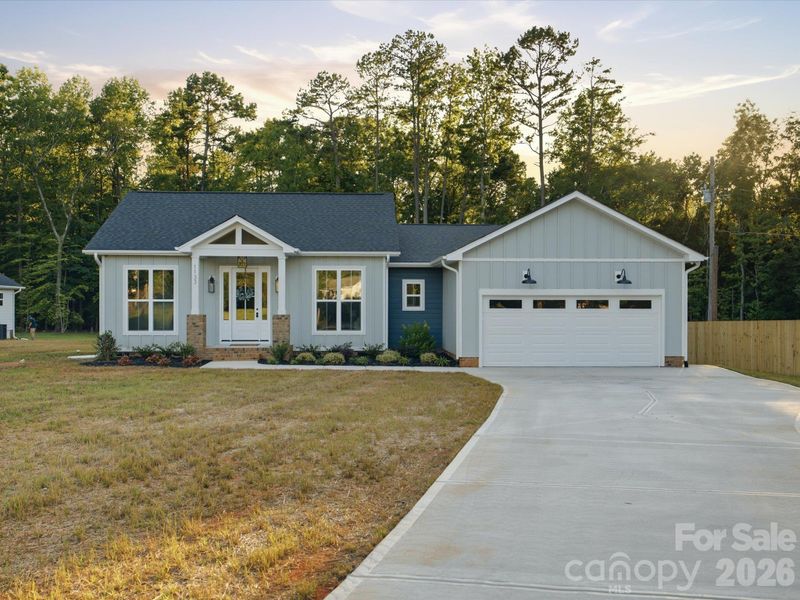 1133 White Jenkins Rd, Bessemer City, NC 28016