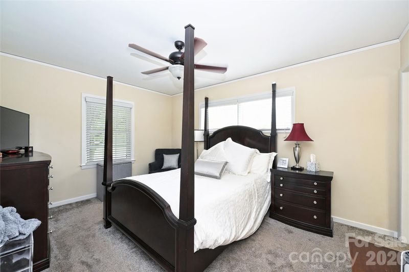 5801 Fairview Rd, Charlotte, NC 28209