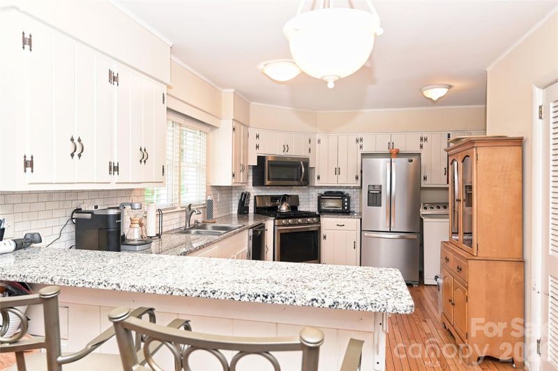5801 Fairview Rd, Charlotte, NC 28209