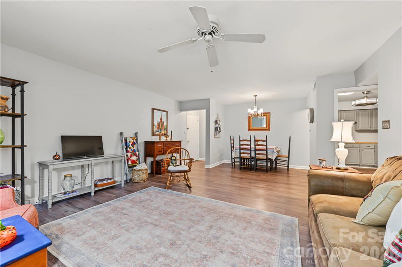 8303 Meadow Lakes Dr, Charlotte, NC 28210
